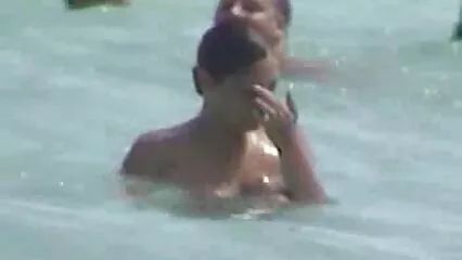 Ragazza tettona video donne da scopare con la figa pelosa fa sesso con la ragazza dai capelli neri.