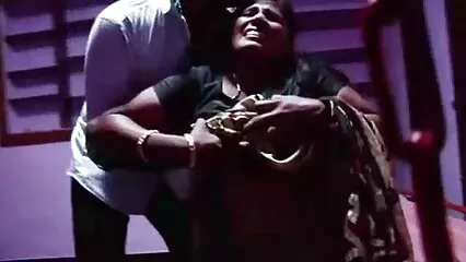 La bella Doris Evie fa sesso con un amico nel video gratis di scopate culo.