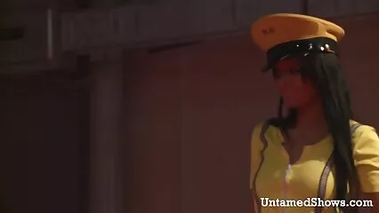 Massaggiatore all'aperto si scopa uno sconosciuto magro video donne mature vogliose nel culo.