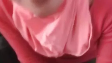 Un giovane ragazzo ha sedotto una mamma tettona in troie foto porno calze e l'ha scopata.