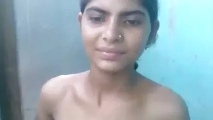 Le ragazze incontrano ragazzi e fanno sesso in vacanza. video porno tra ragazzi