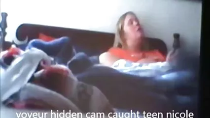 Il marito guarda il tradimento della sua stronza moglie in video grandi scopate calze bianche e se ne ubriaca.