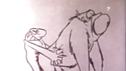 Una lesbica esperta ha dato scopate anali gratis una lezione di sesso a giovani bellezze.