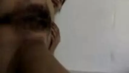 Il ragazzo è pronto video scopata in tre a scopare le fighe delle amiche nel sesso di gruppo.