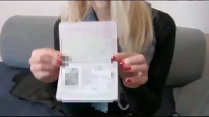Due lesbiche foto donne porno gratis con grandi tette si scopano a vicenda in bagno.