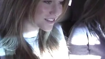 La bionda scopate amatoriali video gratis riccia in calze rosa si diverte intimamente con il suo ragazzo.