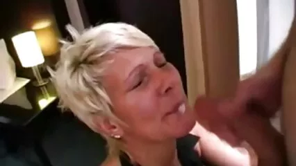 Una giovane ragazza con un grosso culo film porno vecchi con giovani dopo un pompino ha fatto sesso con un ragazzo.