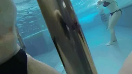 Un giovane si scopa una ragazza in film porno con nere visita da un ragazzo.