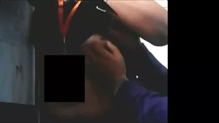 Un uomo di colore con un scopate amatoriali gay grosso cazzo ha scopato una ragazza fragile in un hotel vicino alla piscina.