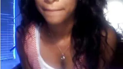Sorella magra con arabe arrapate un amico prova il grosso cazzo del fratellastro.