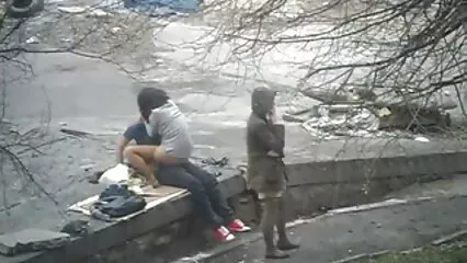Asiatica magra dopo un pompino allarga il culo per un sesso gratis con cani vero anale.