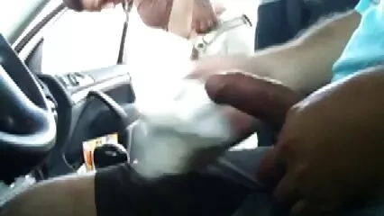 La cameriera con grandi tette grandi scopate gratis si è fatta alla pecorina dopo il lavoro.
