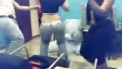 Mizhuk ha scopato film porno con animali e donne a sua volta giovani fidanzate in camera da letto.