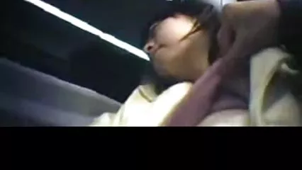 Masturbarsi con un cetriolo e ottenere una grossa film porno con zia estremità di un amico in una figa pelosa.