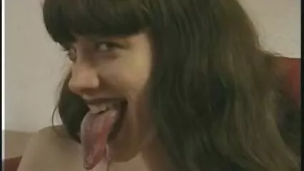 Il tizio sbatte allegramente il test MILF dopo le megasesso tette lezioni.