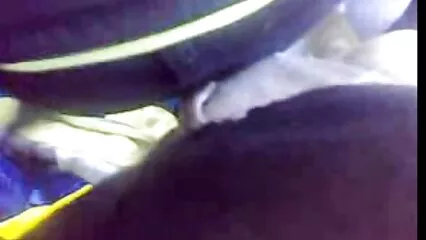 Una bionda con grandi film porno con preti tette lascia entrare il grosso cazzo di un uomo di colore nella sua figa e viene.