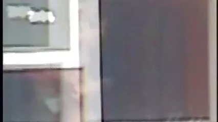 Due donne si concedono il grosso cazzo di un giovane ragazzo in inculata in aereo un sesso di gruppo.