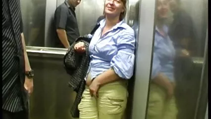 La ragazza ha visto suo marito tradire con sua sorella. porno gratis con cavalli