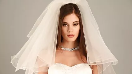 Un scopate video gratis uomo sposato ha impastato una bionda anale rosa in calze di nylon con un giocattolo e un membro.