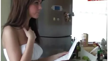 La bella moglie film porno con zia tradisce il marito con un giovane studente.