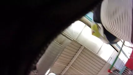 Una giovane video donna scopata ragazza fa sesso con un uomo di colore.
