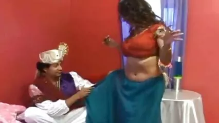 Una giovane ragazza voglioporno a tre e il suo fidanzato russo non sono contrari a filmare hot anal in varie posizioni.
