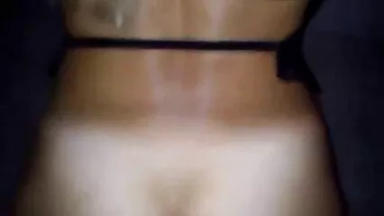 Una giovane ragazza proprio in ufficio allarga le gambe per fare sesso con una video di nonne arrapate guardia giurata.