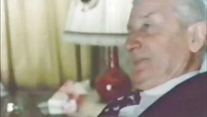 Un scopate a tre gratis nero pompato con un lungo pene sviluppa i buchi di Nicole con rotoli elastici.