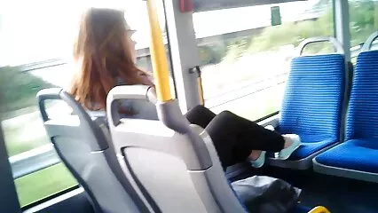 Un uomo di colore con un grosso cazzo ha scopate video gratis adagiato una bionda magra sul letto e l'ha scopata.
