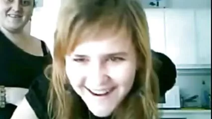 Ragazza magra succhia perfettamente un video porno scopate con cani grosso cazzo a un casting porno.